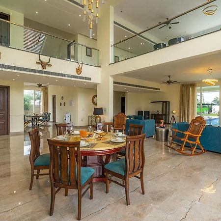 Stayvista At Blanc Belle With Outdoor Pool Sohna Extérieur photo