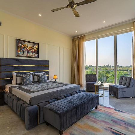 Stayvista At Blanc Belle With Outdoor Pool Sohna Extérieur photo