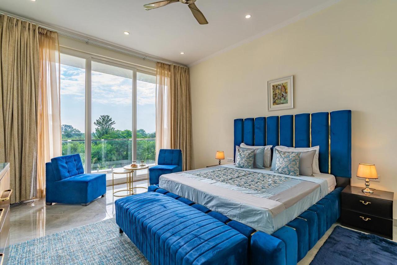 Stayvista At Blanc Belle With Outdoor Pool Sohna Extérieur photo