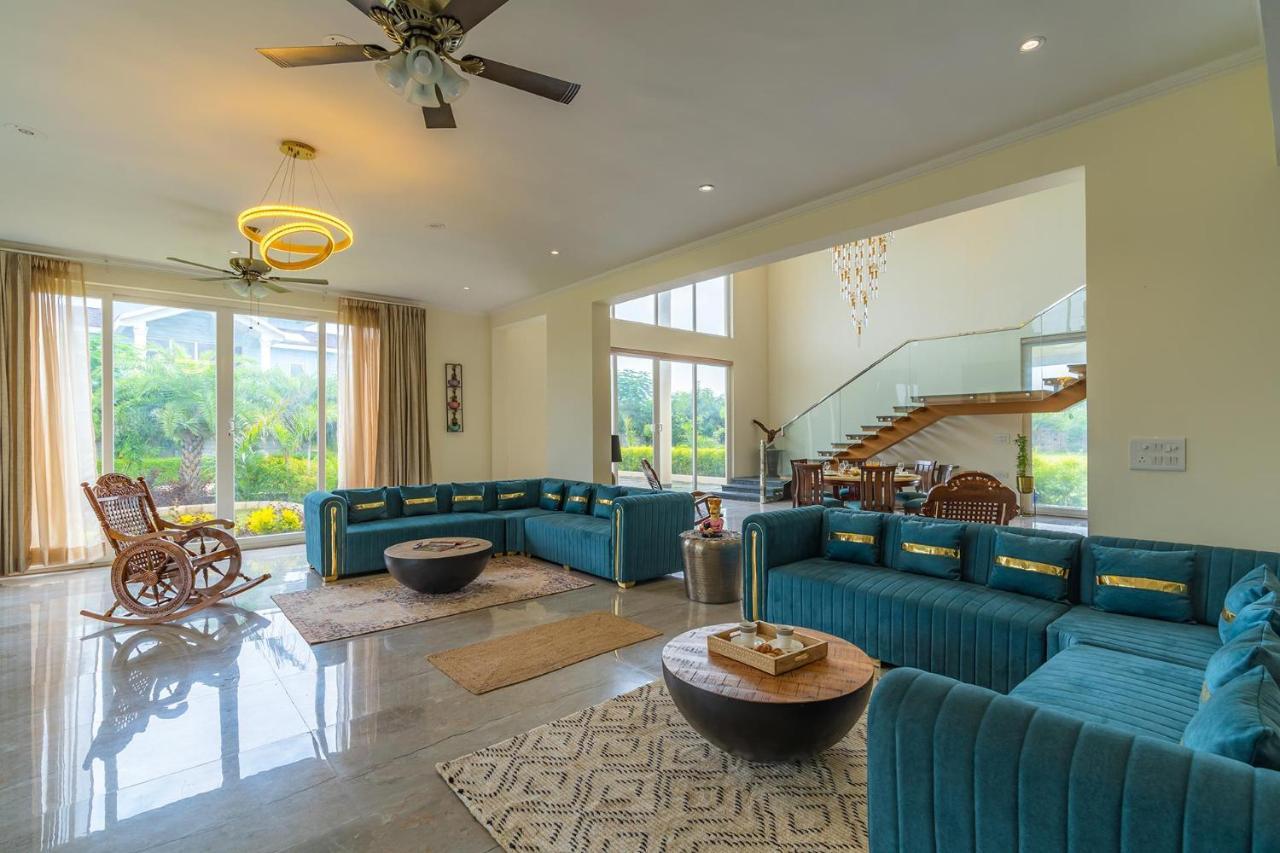 Stayvista At Blanc Belle With Outdoor Pool Sohna Extérieur photo