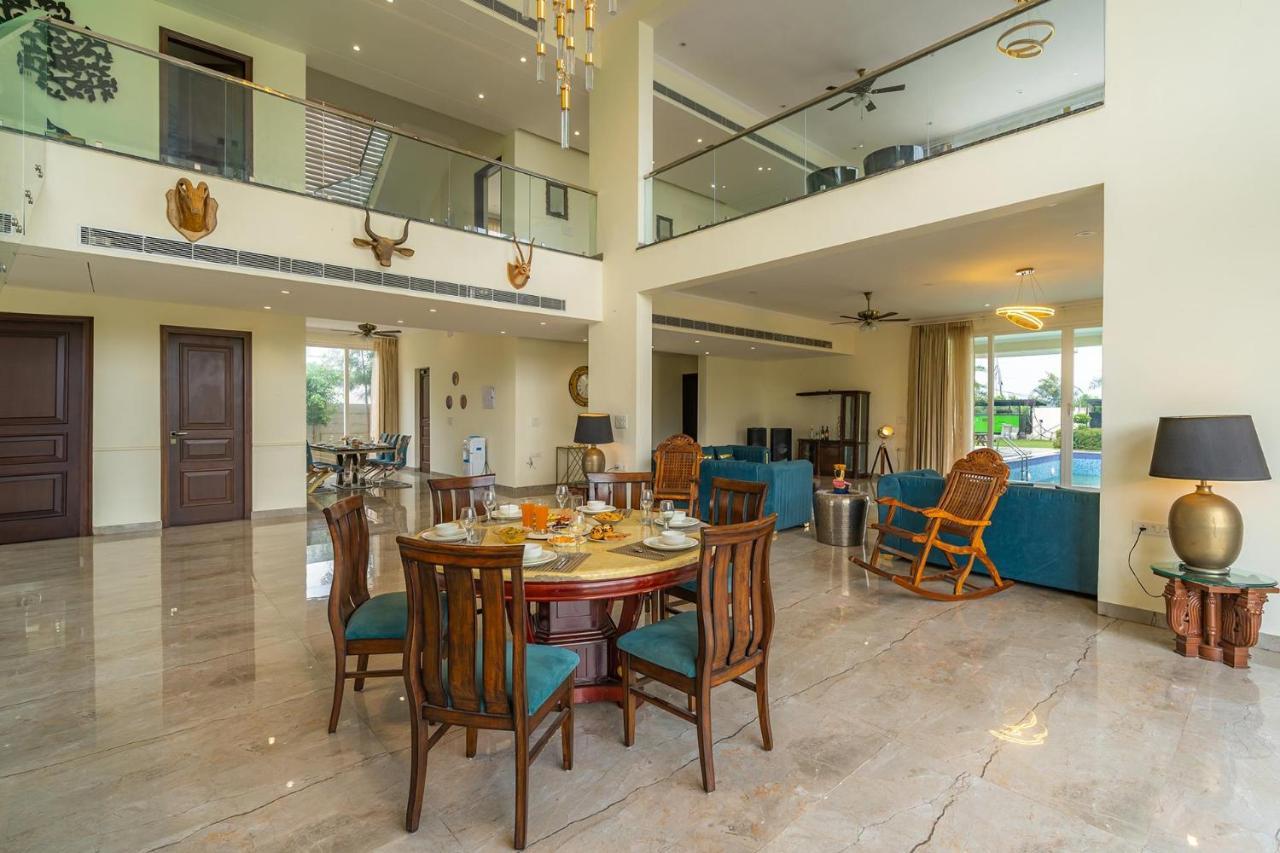 Stayvista At Blanc Belle With Outdoor Pool Sohna Extérieur photo