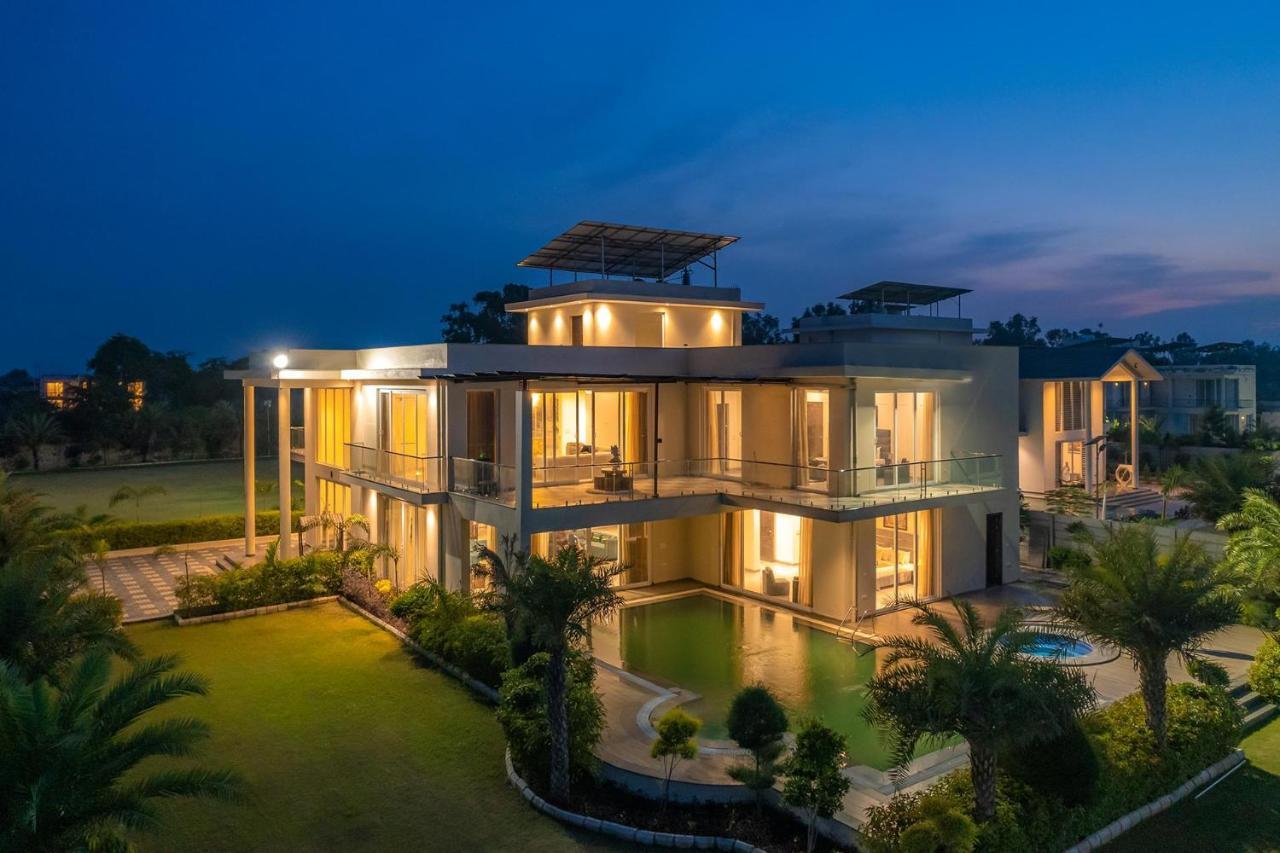 Stayvista At Blanc Belle With Outdoor Pool Sohna Extérieur photo