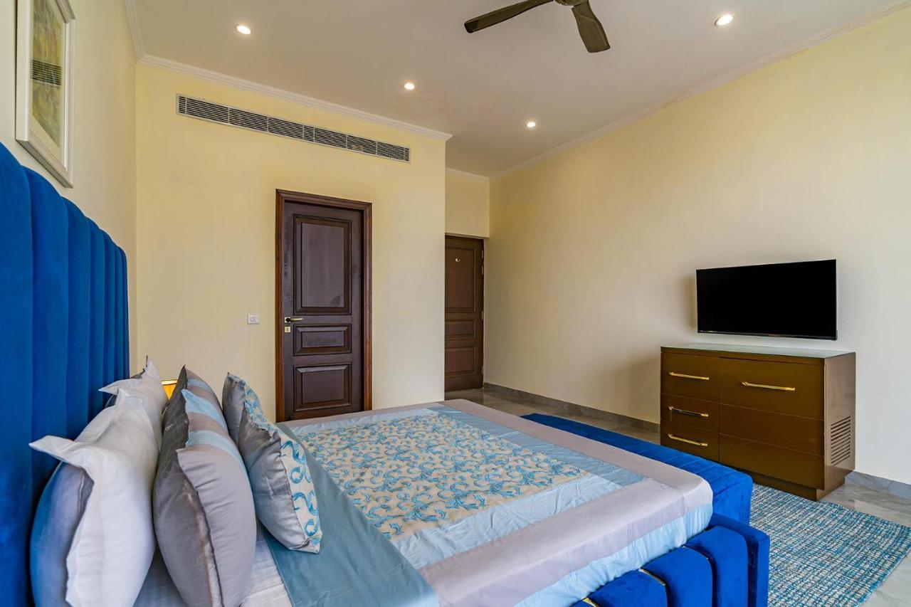 Stayvista At Blanc Belle With Outdoor Pool Sohna Extérieur photo