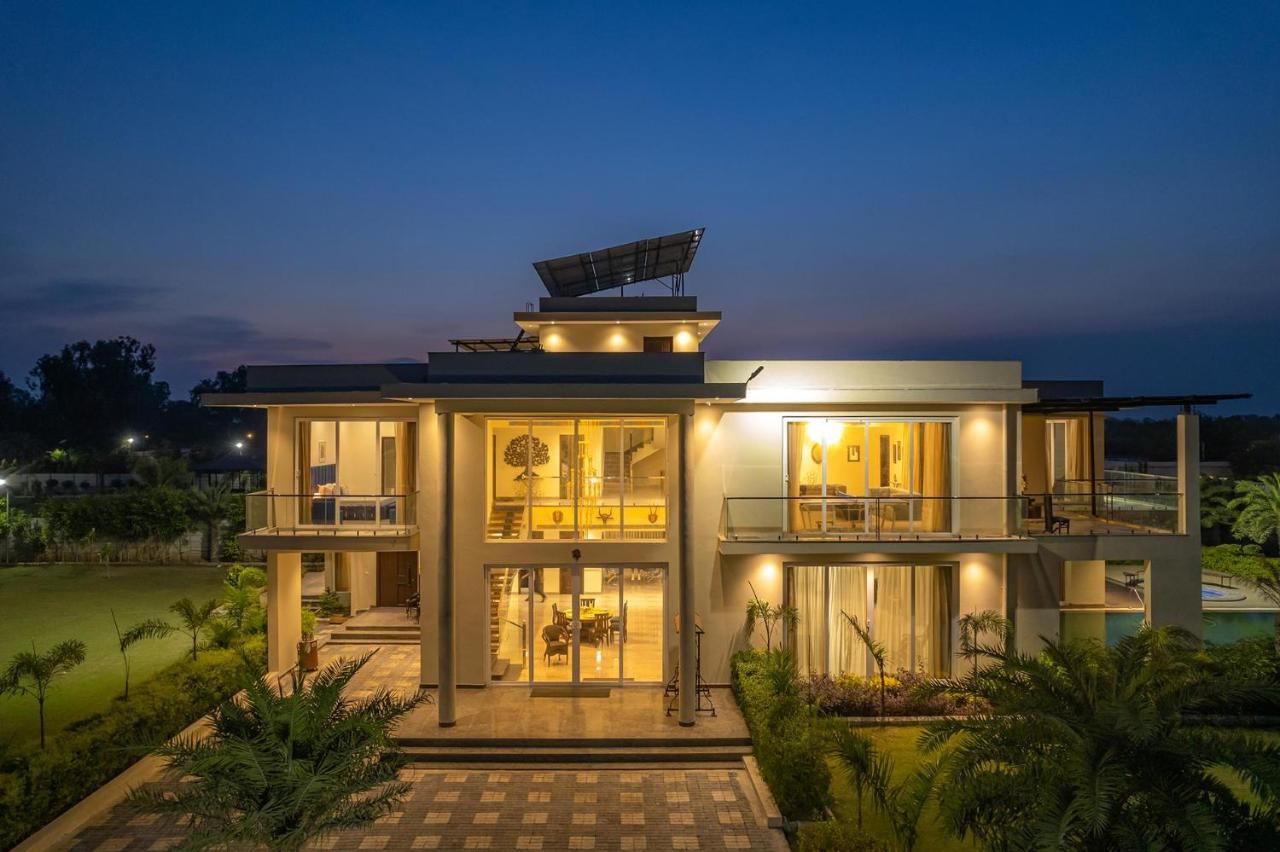 Stayvista At Blanc Belle With Outdoor Pool Sohna Extérieur photo