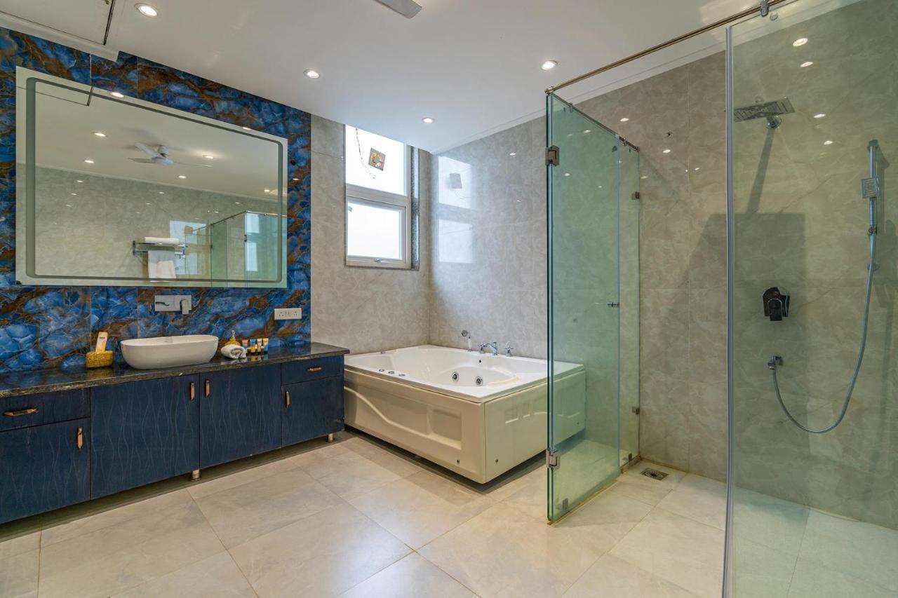 Stayvista At Blanc Belle With Outdoor Pool Sohna Extérieur photo