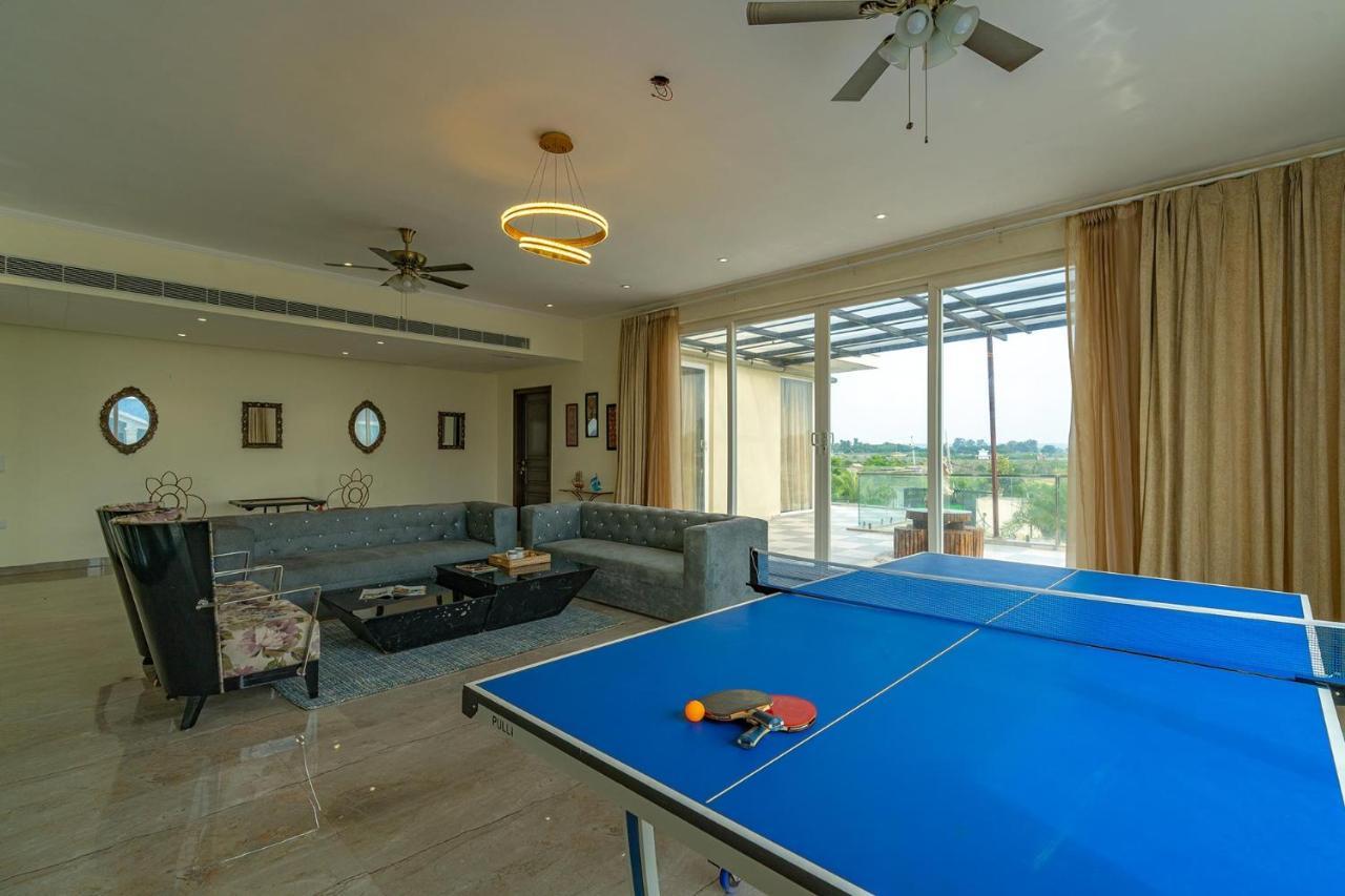 Stayvista At Blanc Belle With Outdoor Pool Sohna Extérieur photo